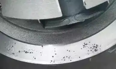 铸件出现缩孔和缩松缺陷的原因有哪些？