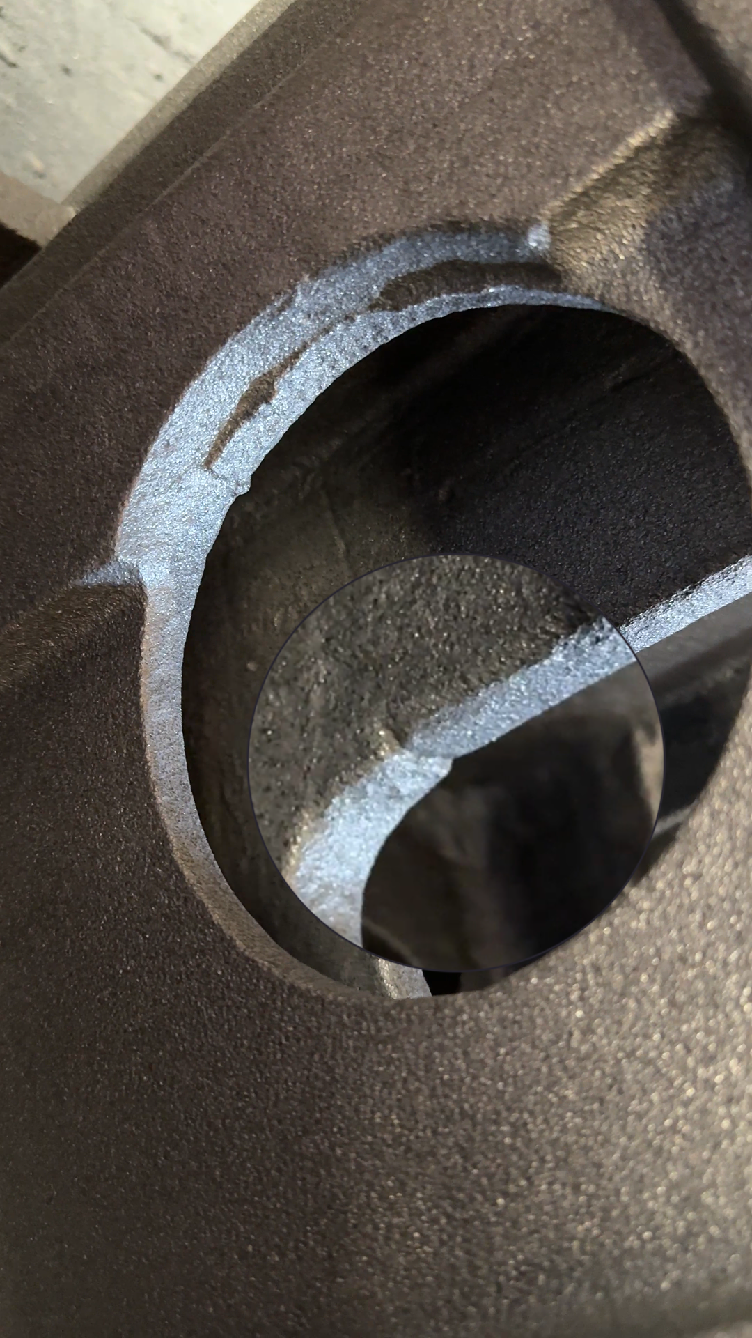 铸件表面出现了披缝缺陷该怎么处理？